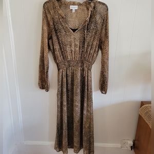 Cheetah printed maxi dress, with black lining inside, and an elastic waist.